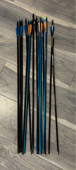 Lot of 15 Archery Arrows 28"-31" Carbon Aluminum w/ Telescopic Arrow Tube Case