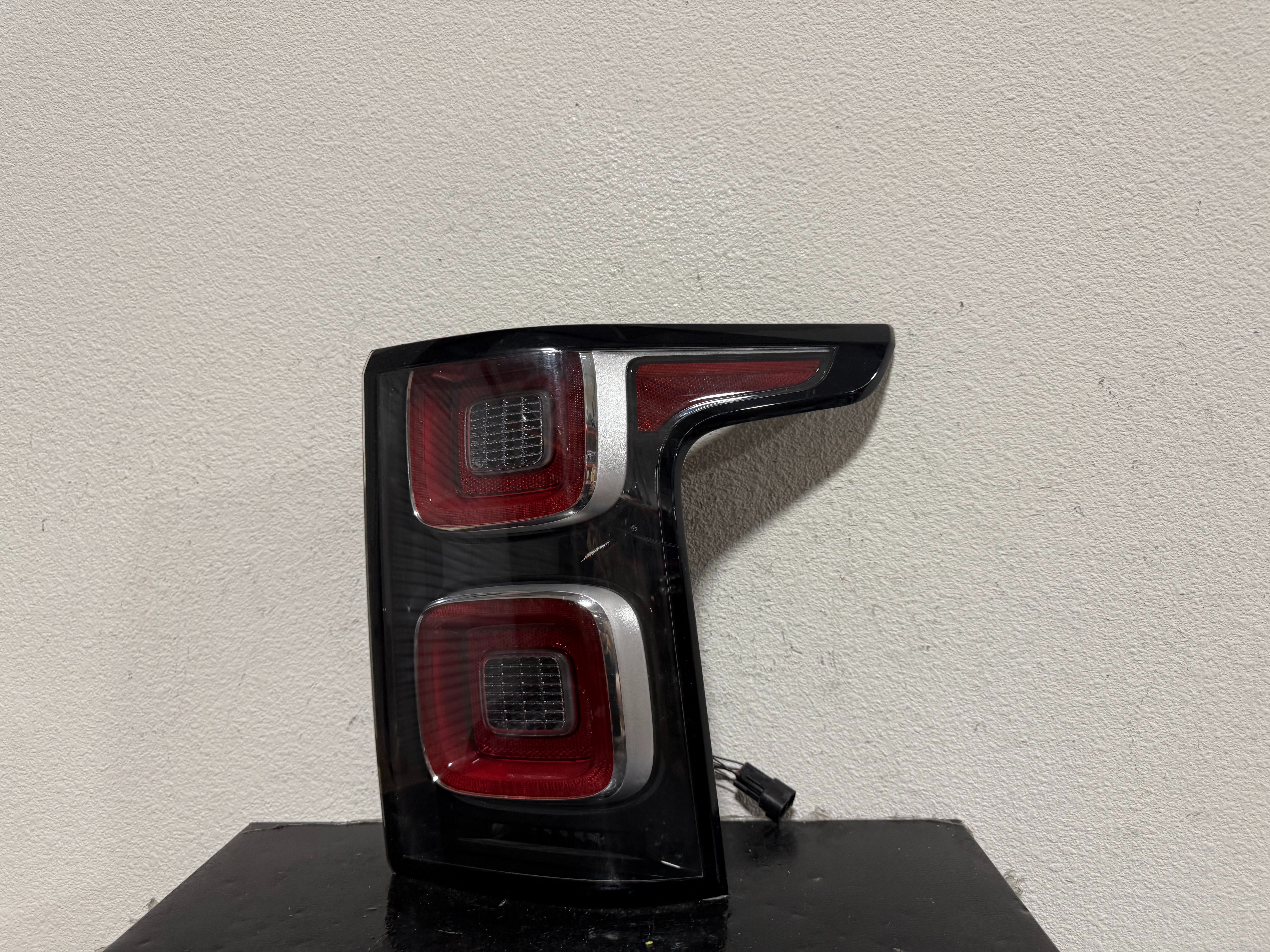 RANGE ROVER HSE RIGHT TAILLIGHT 2023