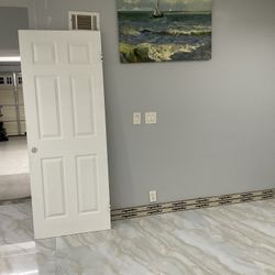 MOVING SALE  LIKE NEW CONDITION  Interior 6 panel door . SIZE 30” $20 PICK UP IN WESTMINSTER CITY 92683 WESTMINSTER BLVD AND SPRING DALE 