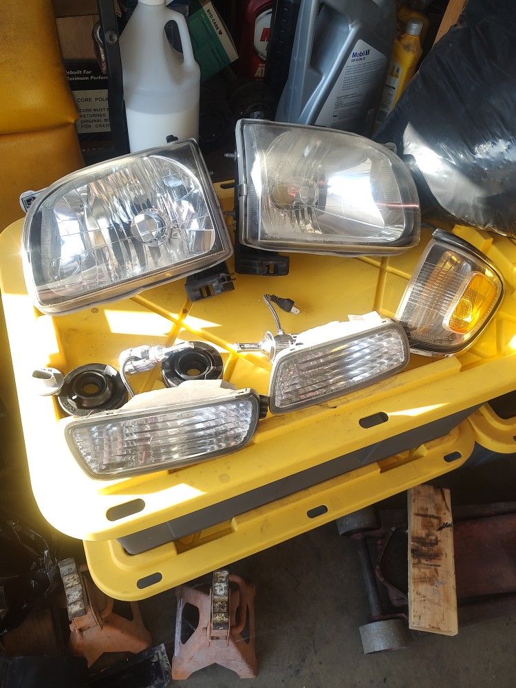 2004 Toyota Tacoma Headlight Set