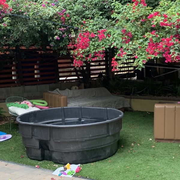 Free Pool Rubbermaid 300 Gallon Stocktank Pool for Sale in Maywood, CA