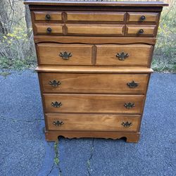 Beautiful Maple Dresser - (5) Dovetail Drawers - Furniture- Home Decor - Vintage