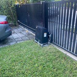 Electric gate shaking, dragging, or jamming? I fix chain, rollers, and tracks