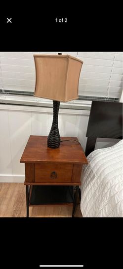 Mesita De Noche En Madera