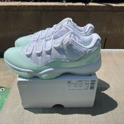 Jordan 11 Women’s Igloo 