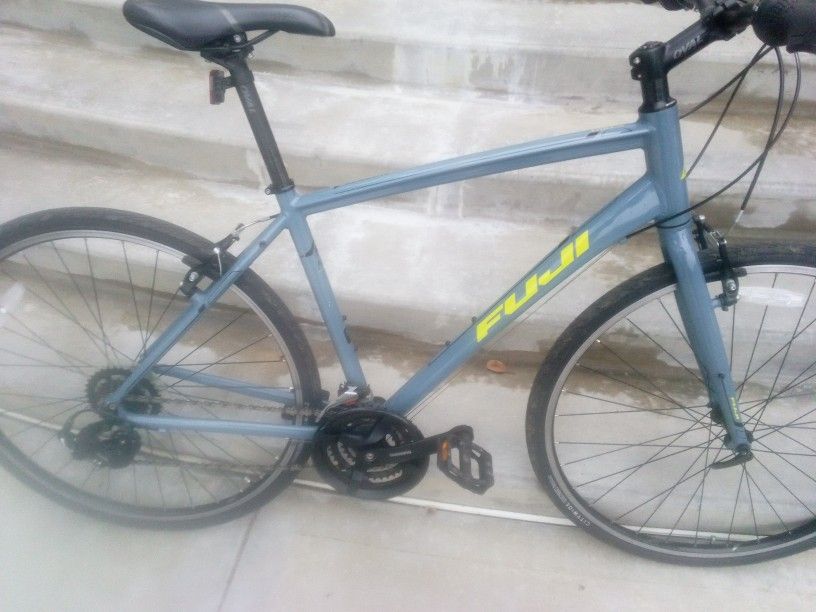 Fuji Absolute Two.3 Hybrid Road Bicycle