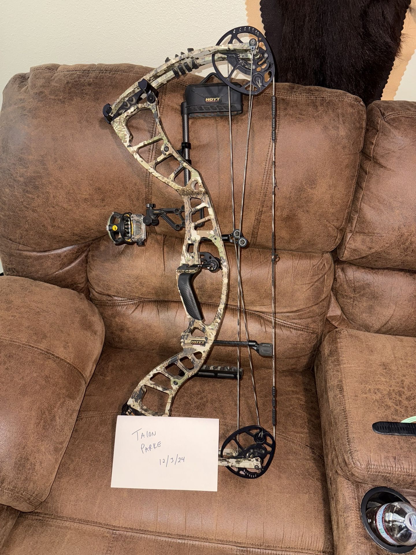 Fully Loaded Hoyt Nitrux Bow with Arrows