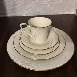 Noritake Hand Painted China; Made In Japan ( Sets 4) 