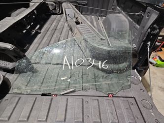 2006 Toyota Yaris Driver Front Door Glass 