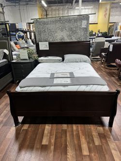 Mayville Queen Bed