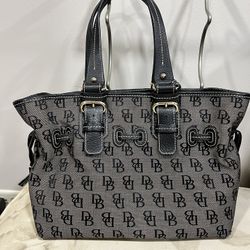 Dooney &Bourke 