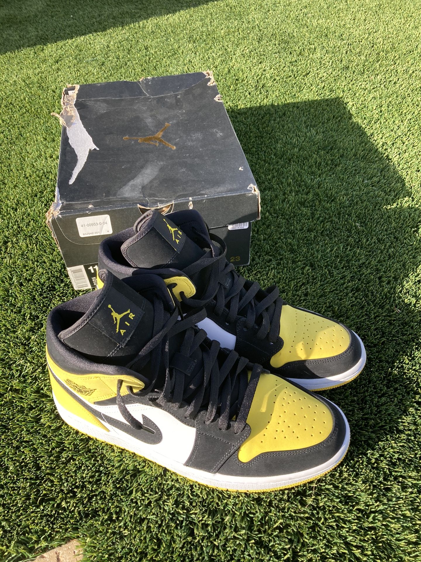 Jordan 1 Mid Yellow Sz 11