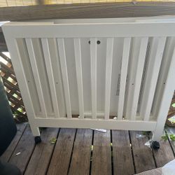 Mini Portable Folding Crib For Small Spaces