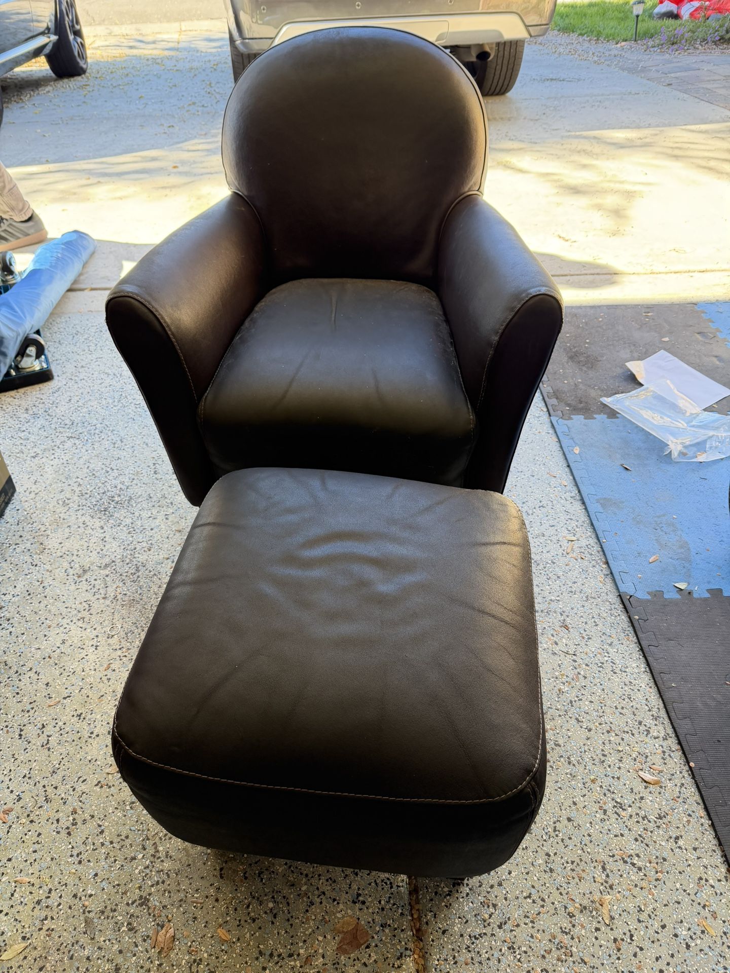Leather Loveseat And Chair w/Ottoman