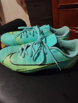 Nike Soccer Cleats Mercurial Vapors Youth Size 3.5 For 30$