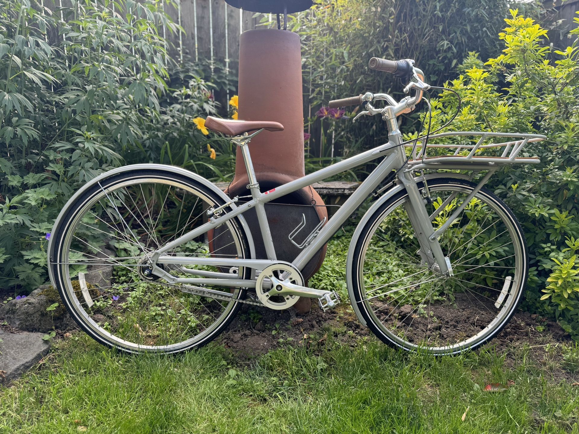 Specialized Globe Live 02 Bike