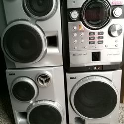 RCA 400W, 5 Disc Changer, Stereo System.