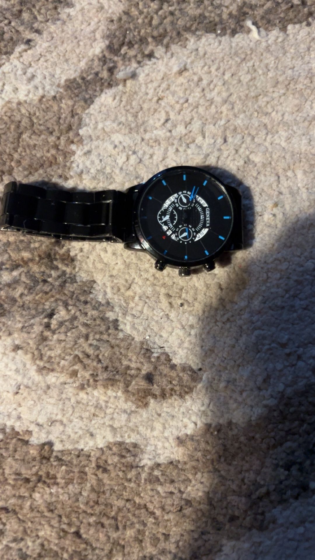 Clean Black Quartz Watch – Luxury Style