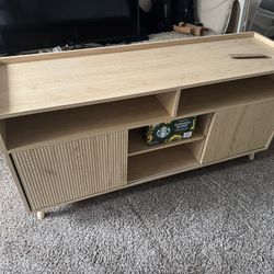 TV STAND WITH SLIDING DOORS/SHELVES