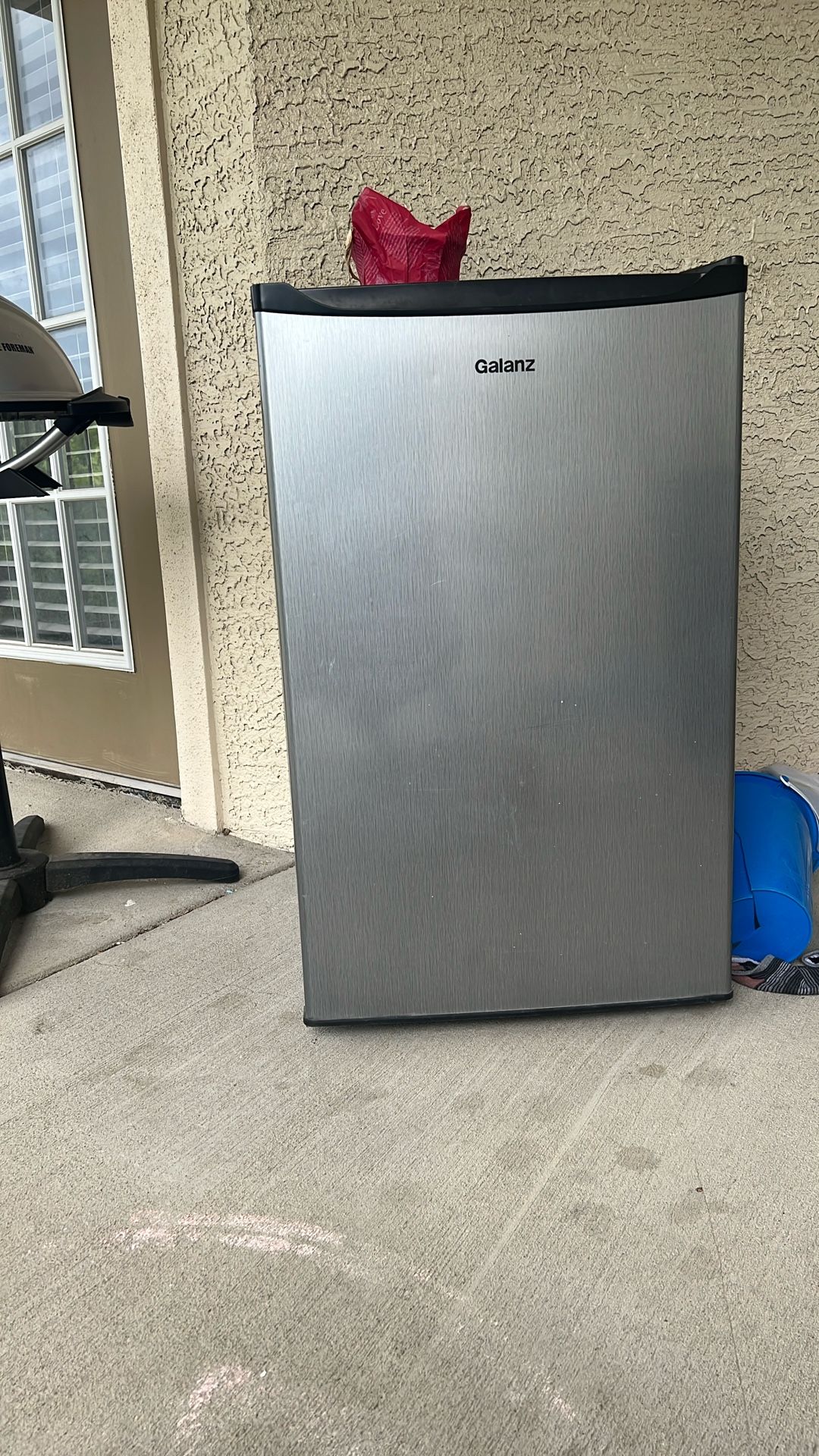 Galanz Mini Fridge