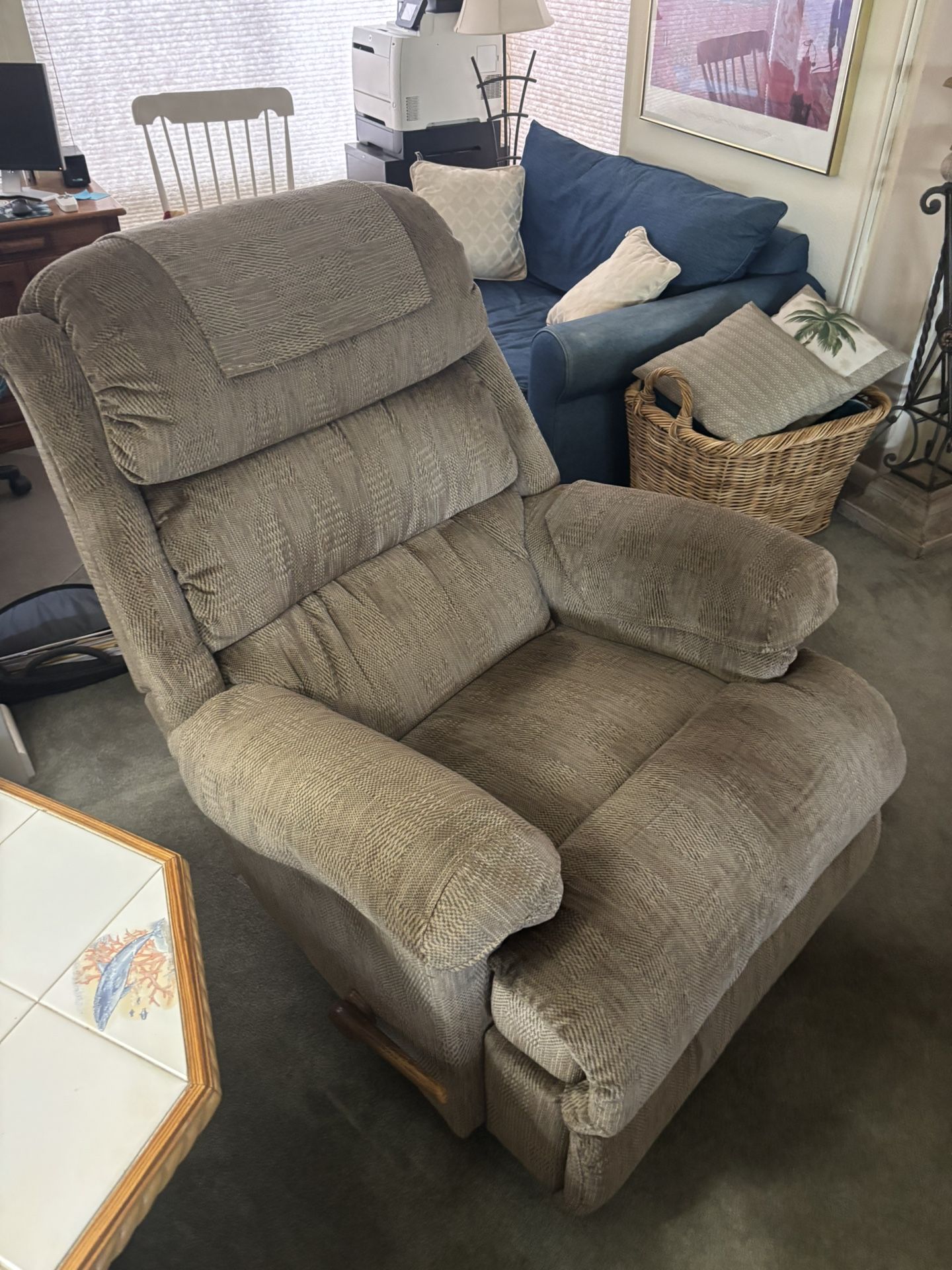 La-Z_Boy Recliner (I need the space)