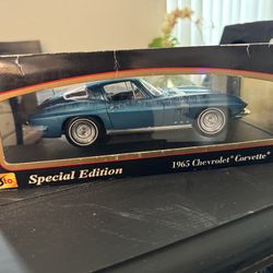 Scale 1:18 Maisto 1965 Chevrolet Corvette