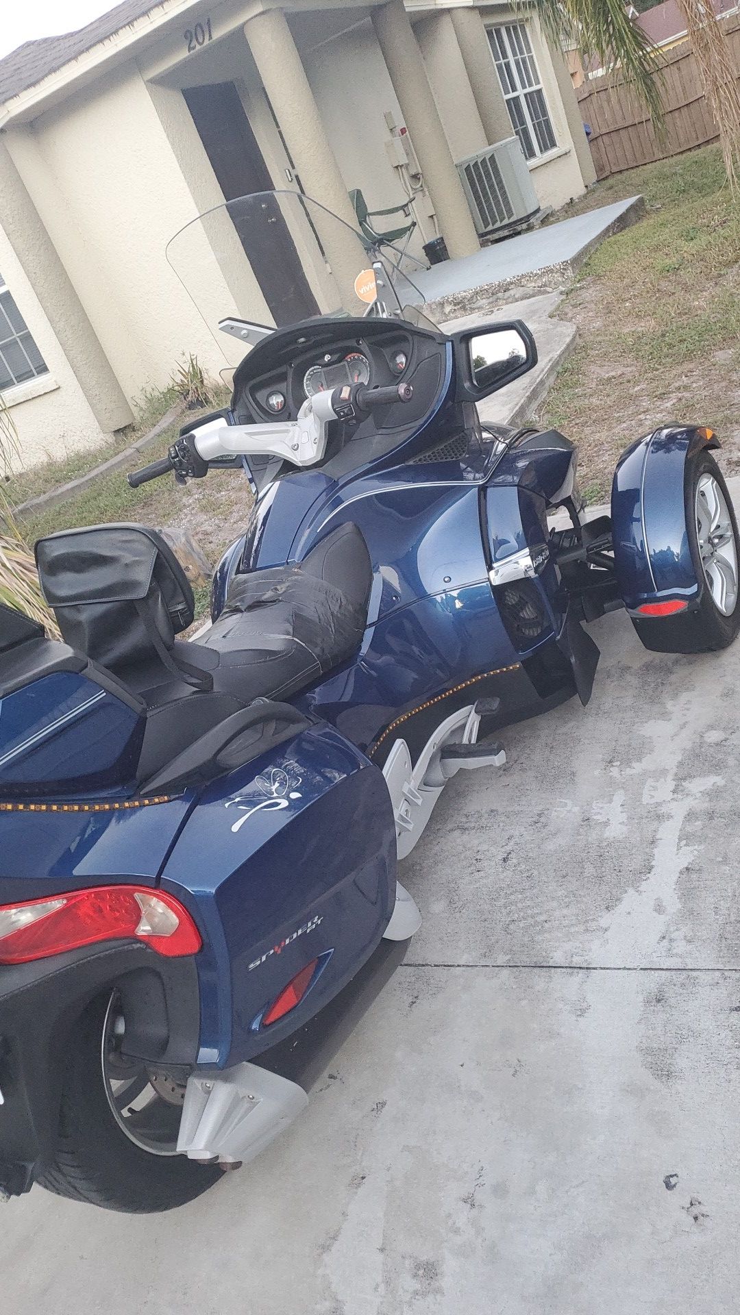 2011 can am spyder rt NEED GONE