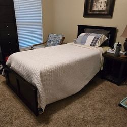 Twin XL Ease adjustable Base. Casper Mattress 