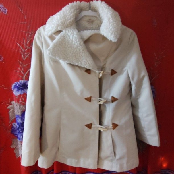 Ladies Jackets. 2 Medium, 2 XL