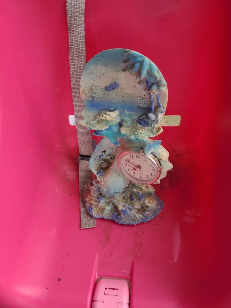 Dolphin Shell Clock
