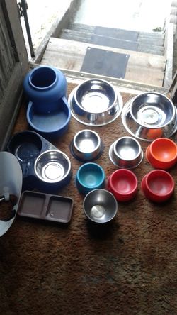Pet feeding bowls, various sizes, 12 Bowls