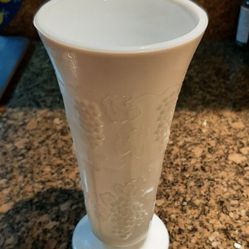 Milk glass vase. GRAPES & LEAVES PATTERN 