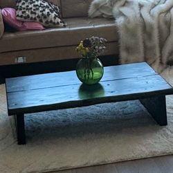 BLACK WOODEN COFFE TABLE 