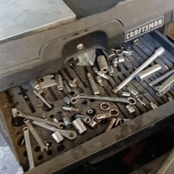 CRAFTSMAN TOOL BOX  