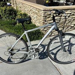 Trek 7300 hybrid bike - 21 Speed - Aluminum