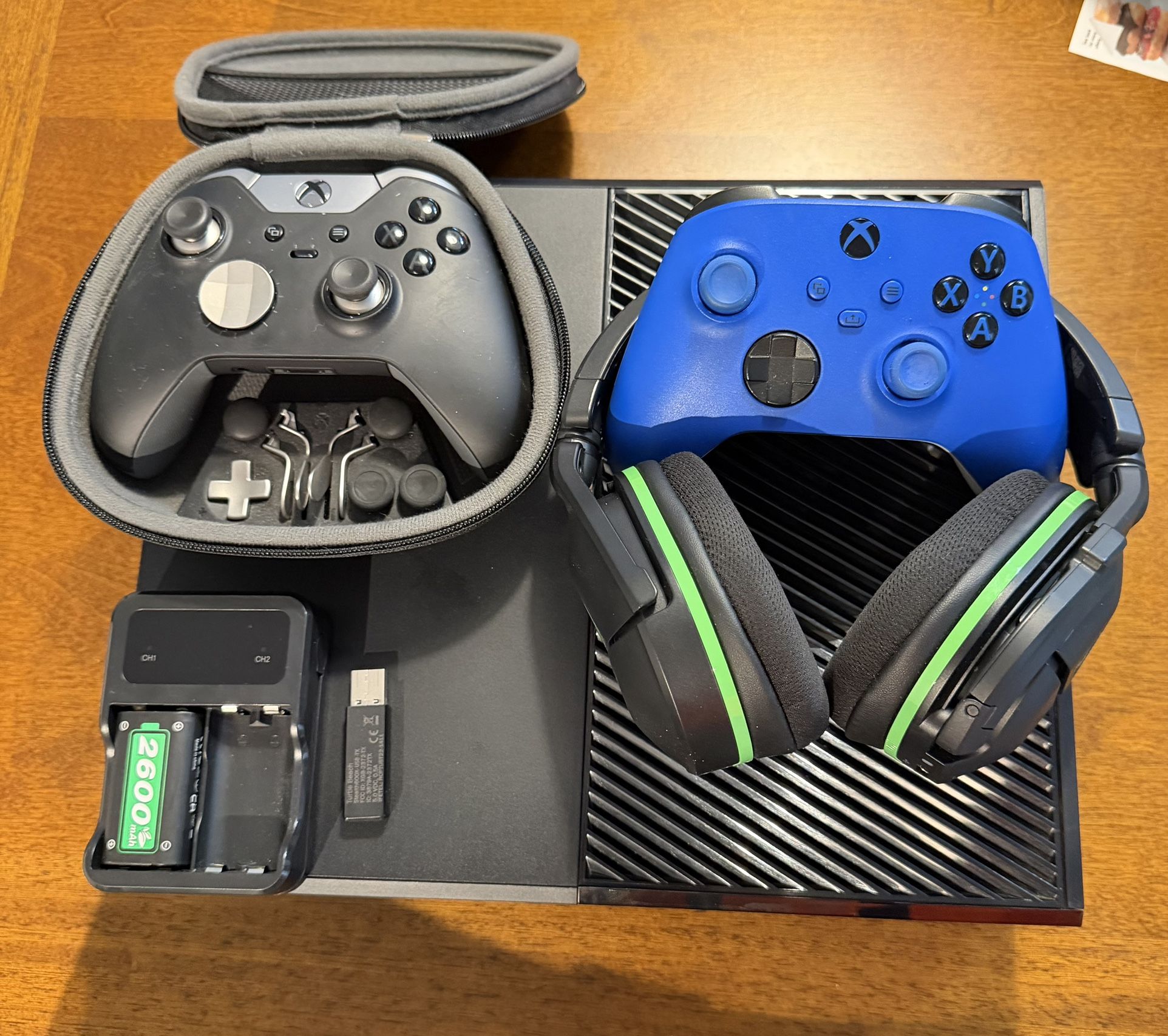 X Box One With 2 Controllers (X box One elite) And Turtle beach headset