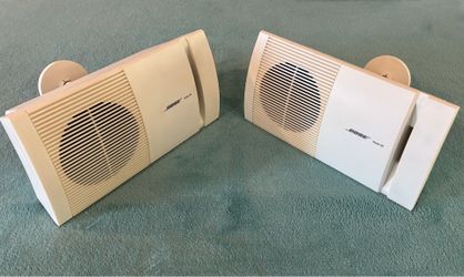 Bose Model 100 Bookshelf Speakers: Pair of White Speakers