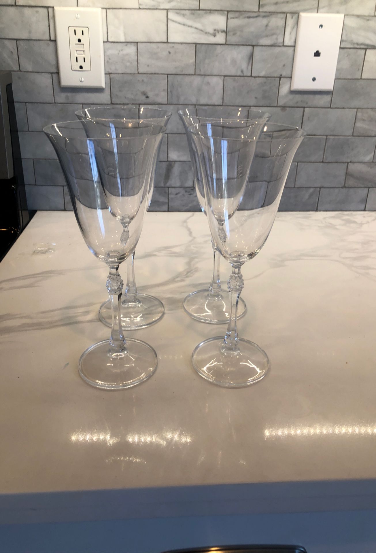 4 wine glasses