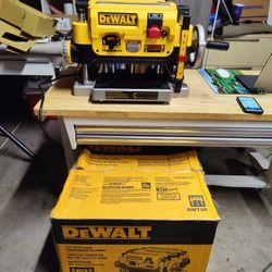 DeWalt Thickness Planer 