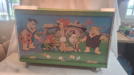 VINTAGE TOY CHEST