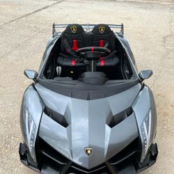 Carro Lamborghini 12 Voltio. Radio   USB,  Musica . Luces  Como Nuevo Dos Veces De Uso 