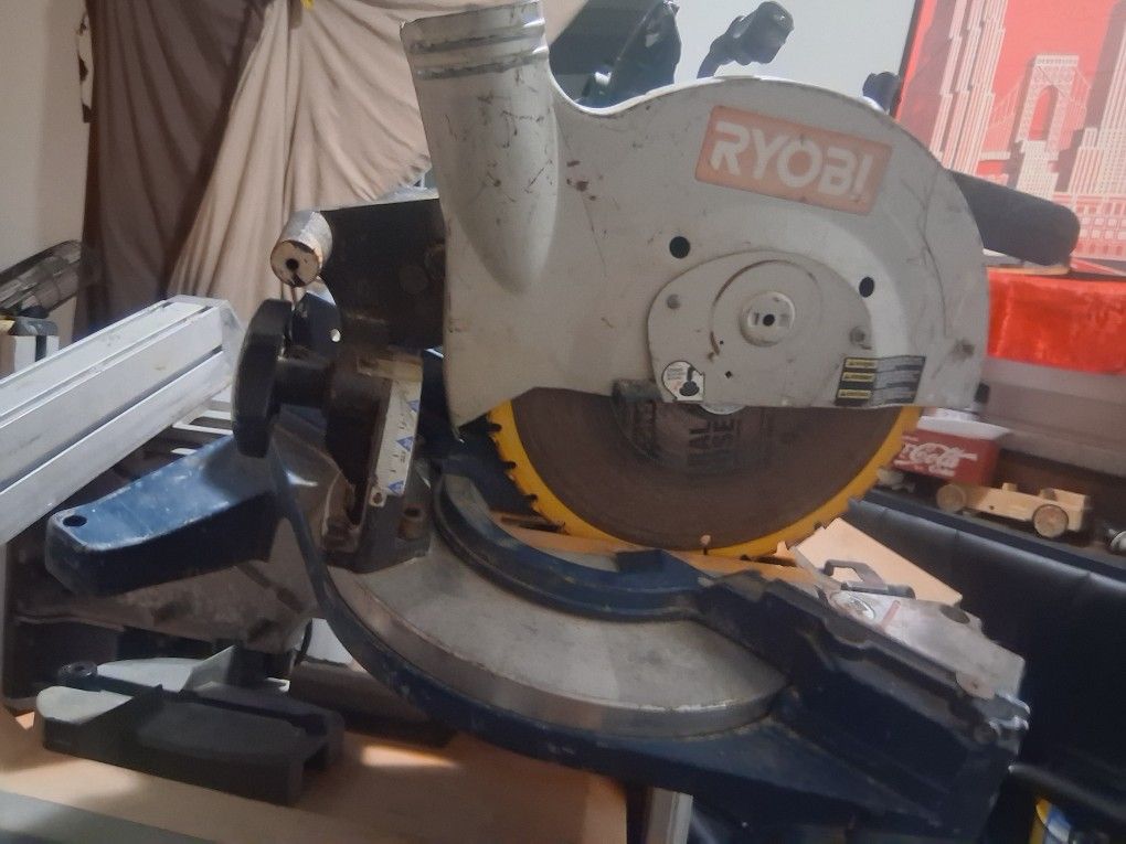 Ryobi Saw