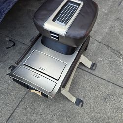 2007 to 2014 cadillac escalade platinum Center console