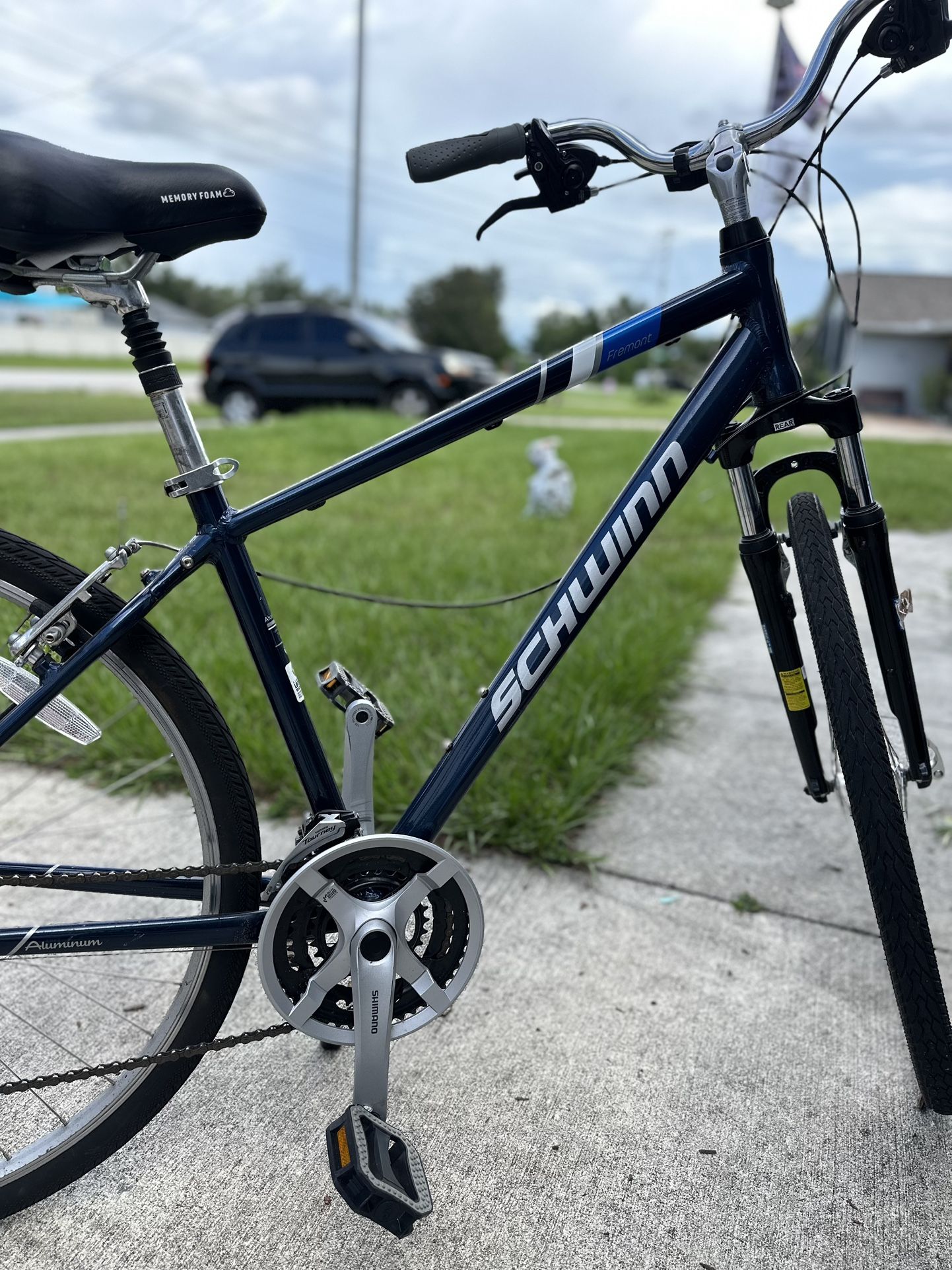Schwinn Suburban Adult Comfort Bike, Men and Women, 26-Inch