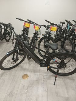 Brand new in box 500 out door black and white available