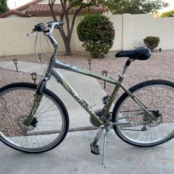 GIANT CYPRESS LX BICYCLE WITH DISC BRAKES 19” Frame for Sale in