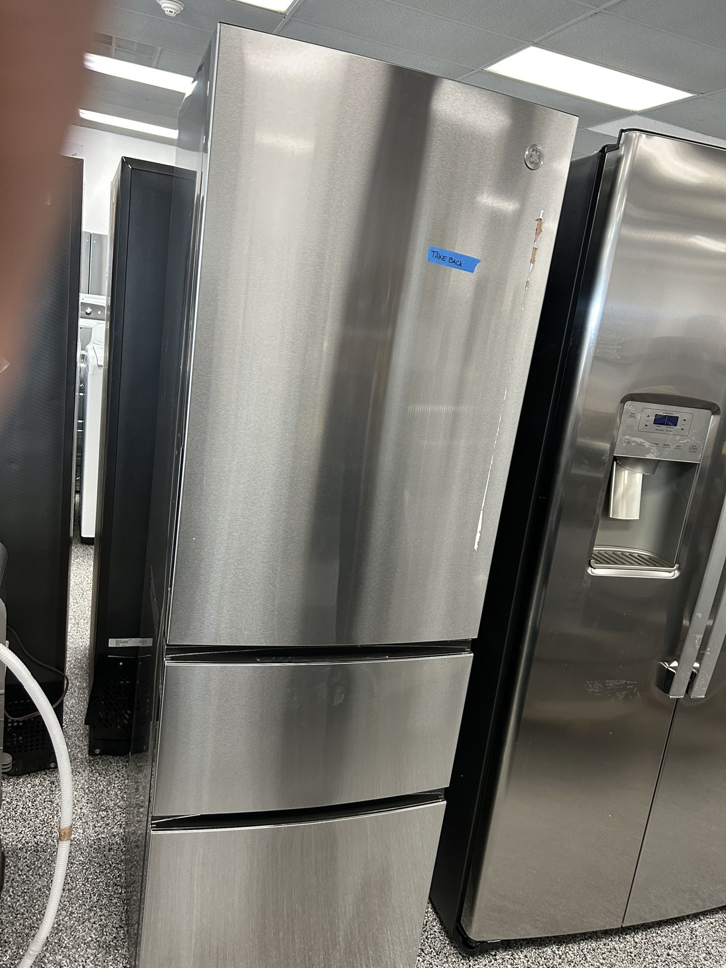 24’ Inches Wide Studio Size GE BOTTOM FREEZER REFRIGERATOR STAINLESS STEEL BRAND NEW OPEN BOX!!!!