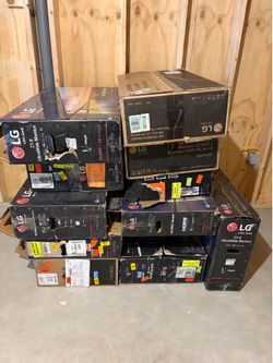 Lot of 12 widescreen computer monitors