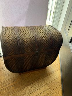 Wood and wicker Trunk Chest