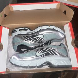 Brand New Women Nike